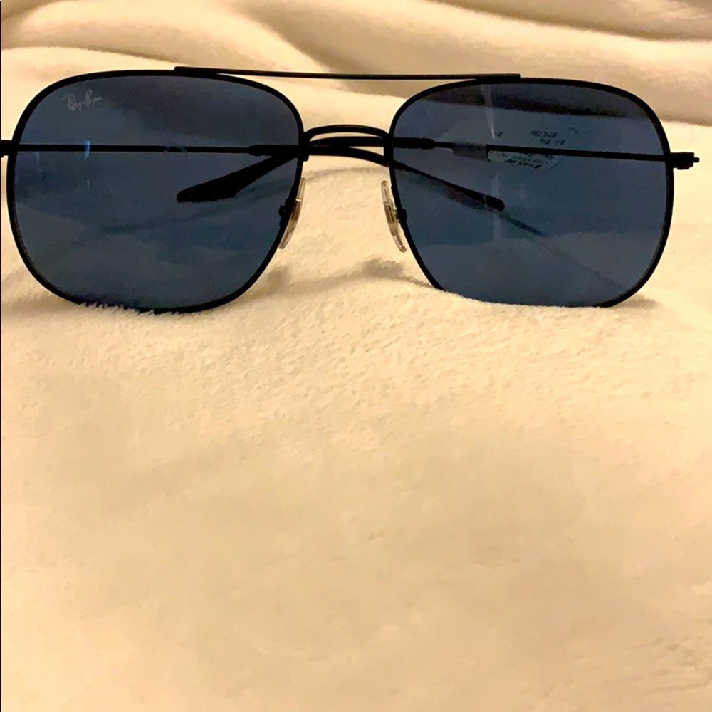 NWT- RAY BAN unisex sunglasses